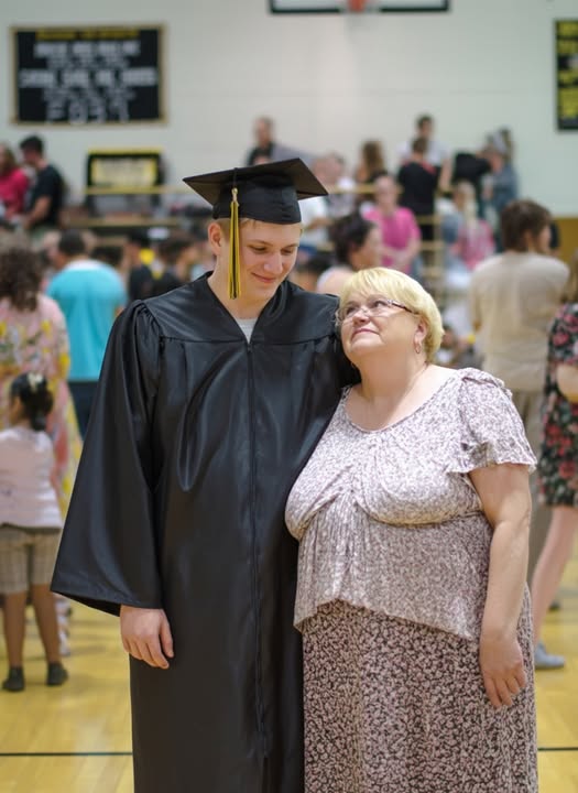 My Classmates Mocked Me for Being a Garbage Collector’s Son – on Graduation Day, I Said Something They’ll Never Forget